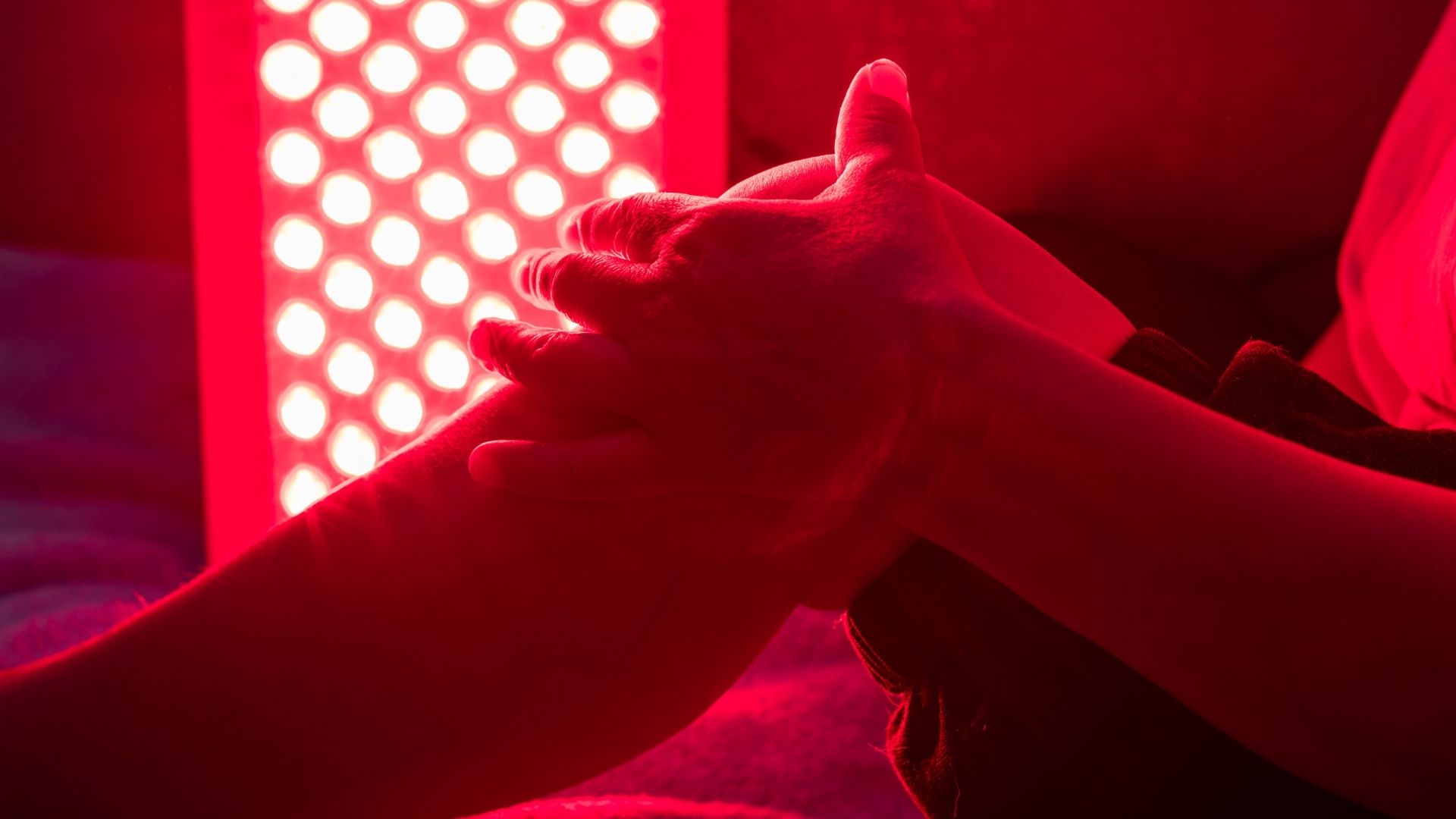 Červené svetlo a jeho vplyv na zdravie. Aké prináša benefitya